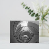 Carte Postale Escalier phare en spirale B&W (Debout devant)