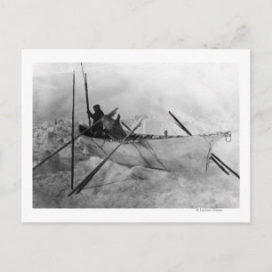 Carte Postale Eskimo en bateau fait avec des peaux appelé Omiak