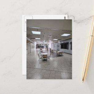 Carte Postale Espace liminaire : centre commercial presque aband