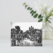 Carte Postale Est et Ouest serrer les mains à la pose du Dernier (Debout devant)