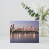 Carte Postale États-Unis, Illinois, Chicago skyline à la tombée  (Debout devant)