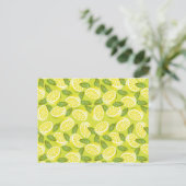 Carte Postale Été Jaune tranches de citron et feuilles sur jaune (Debout devant)