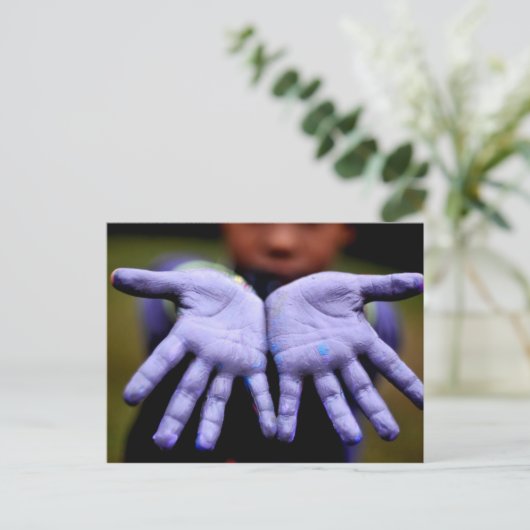 Carte postale exceptionnelle (mains) (Debout devant)