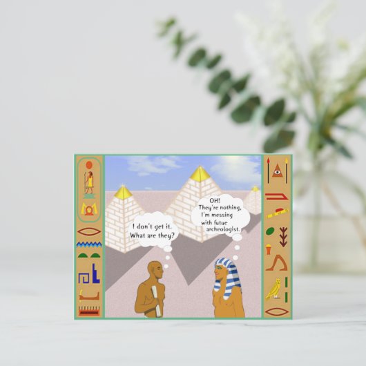 Carte Postale Expliquer les Pyramides (Debout devant)