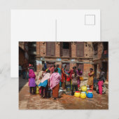 Carte Postale Extraction d'eau à Bhactapur au Népal (Devant / Derrière)