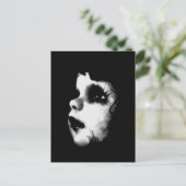 Carte Postale Face de poupée déplaisante (Debout devant)