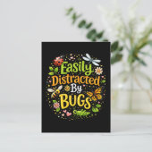 Carte Postale Facilement distrait par les insectes (Debout devant)