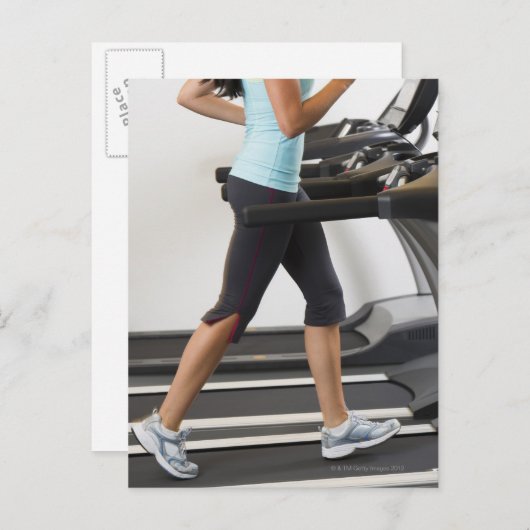 Carte Postale Faible section de femmes marchant sur le tapis rou (Devant / Derrière)