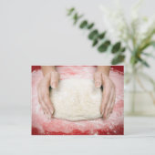 Carte Postale Faire de la pâte (Debout devant)