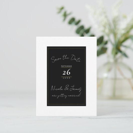 Carte Postale Faire-part Black White Gold Modern Minimal Enregistrer la dat (Debout devant)