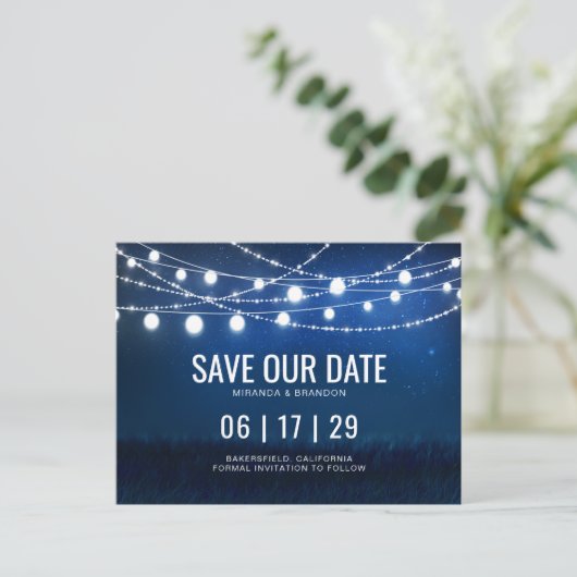 Carte Postale Faire-part Bleu Night & Argent String Lights Enregistrer la d (Debout devant)