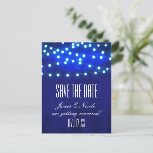 Carte Postale Faire-part Blue Rustic Night String Lights Enregistrer la dat (Debout devant)