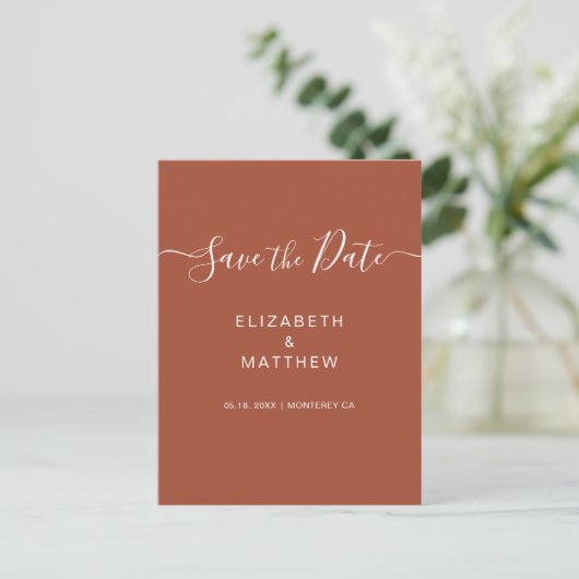 Carte Postale Faire-part Budget Simple Script Terracotta Enregistrer La Dat (Debout devant)