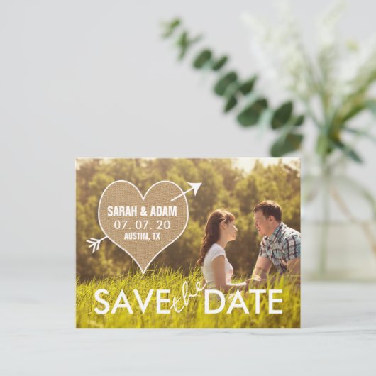 Carte Postale Faire-part Burlap Heart | Rustique Enregistrer la date (Debout devant)