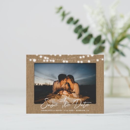 Carte Postale Faire-part Burlap String Lights Mariage Photo Enregistrer La  (Debout devant)