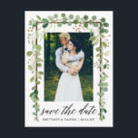 Carte Postale Faire-part Calligraphie Botanique Enregistrer La Date Cadre E<br><div class="desc">Script De Calligraphie Moderne,  Aquarelle Botanique Vert Eucalyptus Feuilles,  Cadre En Bois,  Enregistrer La Date Fiançailles Faire-part Couple Photo Carte Postale</div>