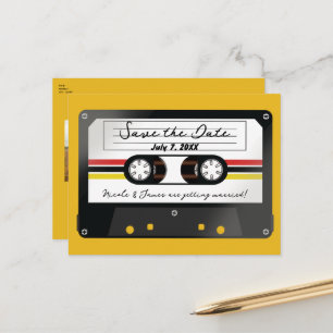 Carte Postale Faire-part Cassette Audio Rétro Jaune 90's Enregistrer la Dat