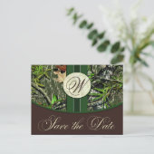 Carte Postale Faire-part Chasseur Monogramme Camo Mariage Sauvez les dates (Debout devant)