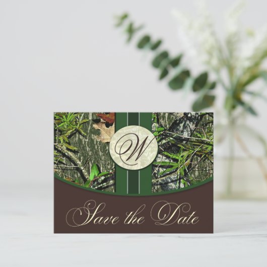 Carte Postale Faire-part Chasseur Monogramme Camo Mariage Sauvez les dates (Debout devant)