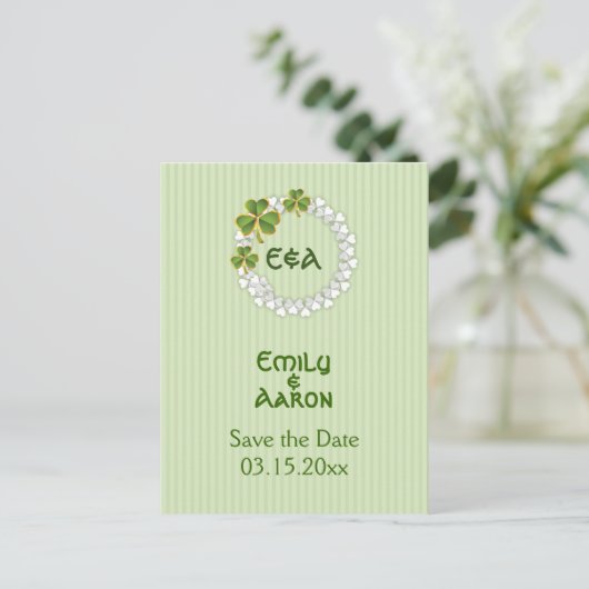 Carte Postale Faire-part Couronne de trèfle & mariage des initiales Enregis (Debout devant)