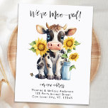Carte Postale Faire-part Cute Cow Funny Nous avons Moo-ved Nouvelle adresse<br><div class="desc">Présentant notre faire-part mobile charmant et moderne avec une vache à bébé avec des tournesols dans une belle aquarelle design. Cette carte mignonne et adorable est parfaite pour ceux qui veulent partager leur nouvelle adresse avec leurs amis et leur famille d'une manière unique et créative. La carte indique "Nous avons...</div>