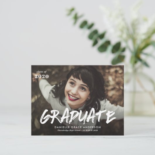 Carte Postale Faire-part de graduation du script de brosse et in (Debout devant)