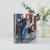 Carte Postale Faire-part de graduation photo de script moderne (Debout devant)