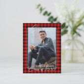 Carte Postale Faire-part de graduation Red Black Plaid Check (Debout devant)