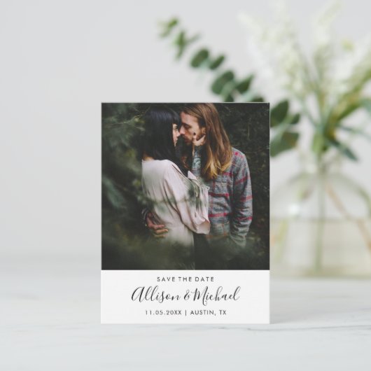 Carte Postale Faire-part Design Élégant Script Mariage Enregistrer La Date  (Debout devant)