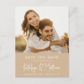 Carte Postale Faire-part Dusty Beige Fun Script Modern Photo Mariage Enregi (Devant)