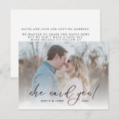 Carte Postale Faire-part Écriture Élégante Elle a Dit Oui Photo Engagement (Devant / Derrière)