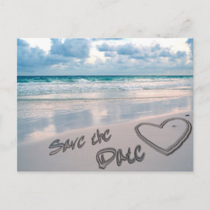 Carte Postale Faire-part Écrivez dans le sable avec amour en forme de cœur