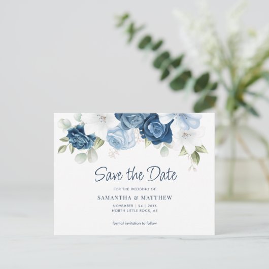 Carte Postale Faire-part Élégant Bleu Poussiéreux Floral Enregistrer la Dat (Debout devant)