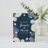 Carte Postale Faire-part Élégant Moderne Fleurs Bleu et Blanc Save the Date (Debout devant)