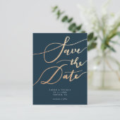 Carte Postale Faire-part Elegant Navy Gold Script Enregistrer la date (Debout devant)