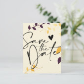 Carte Postale Faire-part Élégant violet Feuilles dorés Enregistrer la date (Debout devant)