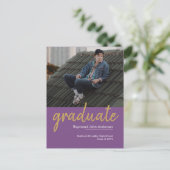 Carte Postale Faire-part Élégant violet violet or Script photo Graduation (Debout devant)