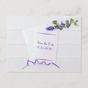 Carte Postale Faire-part Enregistrer la date avec des fleurs violettes