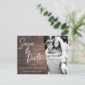 Carte Postale Faire-part Enregistrer la date Modern Script Rustic Wood Phot (Debout devant)