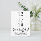 Carte Postale Faire-part Enregistrer la date noir et blanc Script moderne (Debout devant)