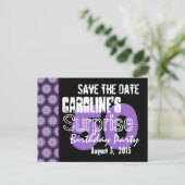 Carte Postale Faire-part Enregistrer la date Surprise 50th Modern Purple Bl (Debout devant)