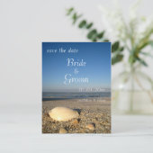 Carte Postale Faire-part FAITES GAGNER LA DATE - coquilles sur la plage (Debout devant)