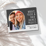 Carte Postale Faire-part Funny Arch Photo Wedding Enregistrer la date<br><div class="desc">Préparez-vous à faire la fête avec nos cartes postales Save the Date, faites sur mesure pour le duo dynamique qui aime passer un bon moment avec leur plus proche et le plus cher! Avec un design élégant et contemporain, notre photo d'arc "Booze, nourriture, et mauvais mouvements de danse" sauver les...</div>