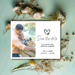 Carte Postale Faire-part Funny Chien photo mariage Enregistrer la date<br><div class="desc">Capturez Coeurs et Sourires avec notre Pooche Joueuse Sauvez la Date! Présentez notre Funny Chien Photo Wedding Save the Date Postcard - une façon adorable et légère d'annoncer votre journée spéciale! Parfait pour les couples qui adorent leurs amis en fureur et veulent ajouter une touche d'humour à leur voyage mariage,...</div>