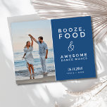 Carte Postale Faire-part Funny Photo Beach Wedding Enregistrer la date<br><div class="desc">Enregistrez les cartes postales datées dans un design amusant pour le couple qui ne peut pas attendre de célébrer avec sa famille et ses amis. Design de typographie bleu et blanc avec votre photo qui dit : Booze, nourriture et des mouvements de danse impressionnants. Customisez le côté avant de la...</div>
