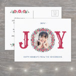 Carte Postale Faire-part Joy Retro Floral Holiday Wreath One Photo Colorée<br><div class="desc">Envoyez des voeux joyeux et partagez une photo préférée avec des cartes postales festives et colorées. Tout le texte de ce modèle est simple à customiser avec n'importe quel libellé. (CONSEIL EN MATIÈRE DE PLACEMENT D'IMAGE : Une façon simple de positionner une photo exactement comment vous voulez est de la...</div>