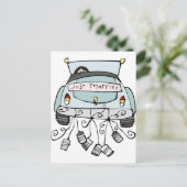 Carte Postale Faire-part Juste une voiture mariée traînant des boîtes (Debout devant)