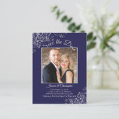 Carte Postale Faire-part Lacy Silver Marine Blue Wedding Enregistrer la dat (Debout devant)