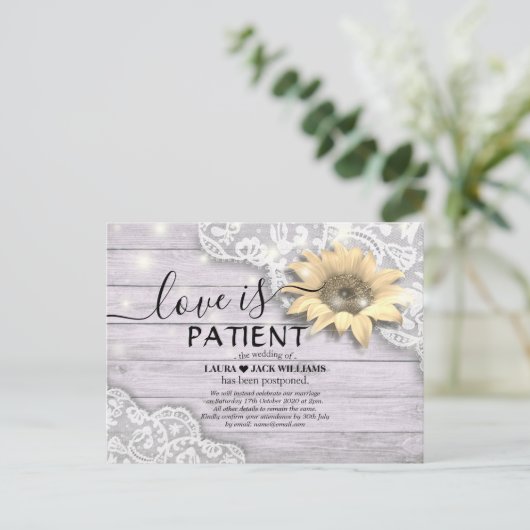 Carte Postale Faire-part L'amour du mariage postponement est le tournesol p (Debout devant)