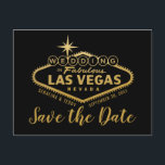 Carte Postale Faire-part Las Vegas Destination Wedding Enregistrer la date<br><div class="desc">Le célèbre Welcome to Las Vegas Sign (modifié pour lire le Mariage à Las Vegas) en faux effet feuille or sur un arrière - plan noir de couleur modifiable. Le design typographique unique sur le dos est entièrement personnalisable. L'enseigne Fabulous Las Vegas Nevada n'a jamais été aussi élégante ! Coordonner...</div>